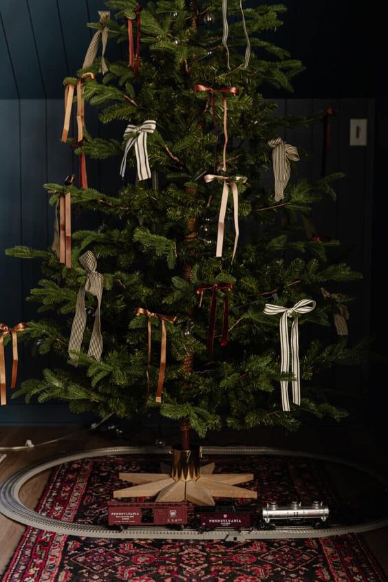 Best Minimalist Christmas Tree Decor