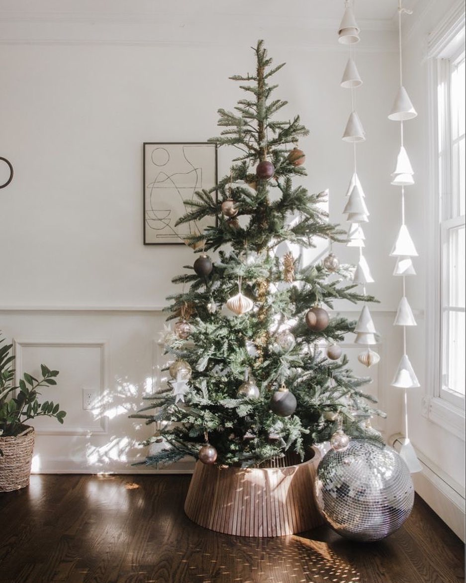 Top Minimalist Christmas Tree Decor Ideas
