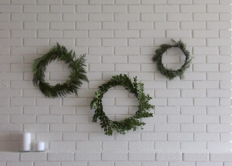 38 Minimalist Christmas Wreath Ideas for Modern Homes