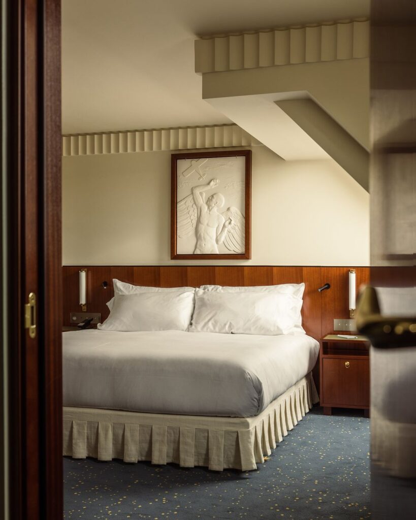 Bedroom Luxury Hotel Room Ideas