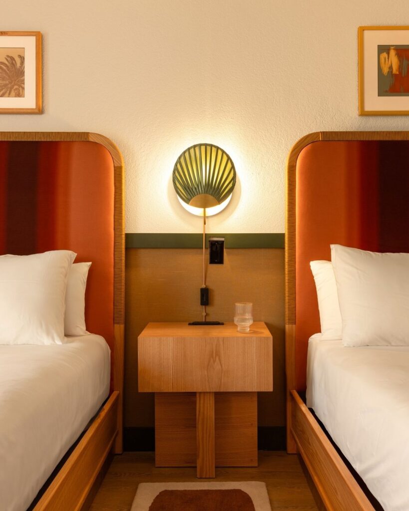 Luxury Hotel Room Bedroom 819x1024 1