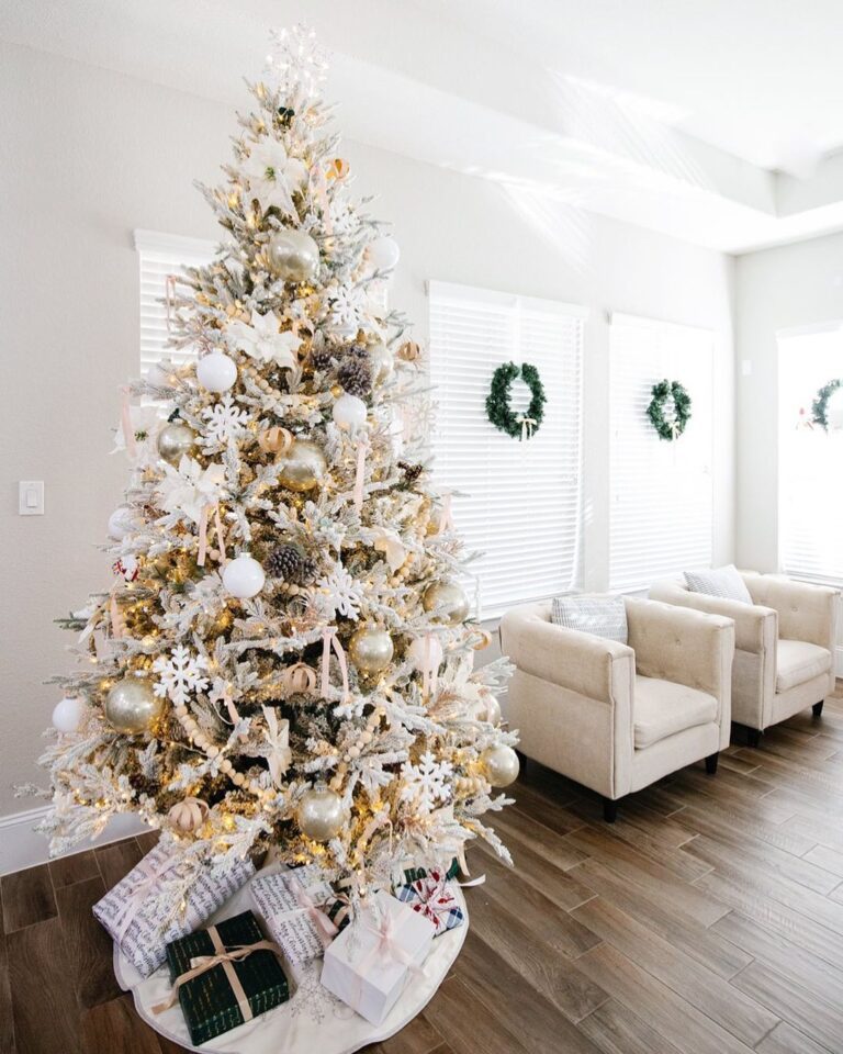 15 Minimalist Christmas Tree Ideas for a Modern Home - Modern Meets Boho