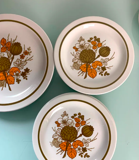 Autumnal Plates Table Settings